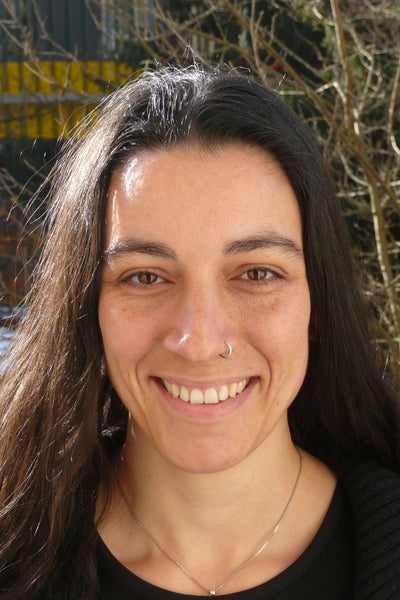 Simone Philipp, Psychotherapeutin für vielseitig begabte Kinder und Jugendliche, lächelt freundlich.